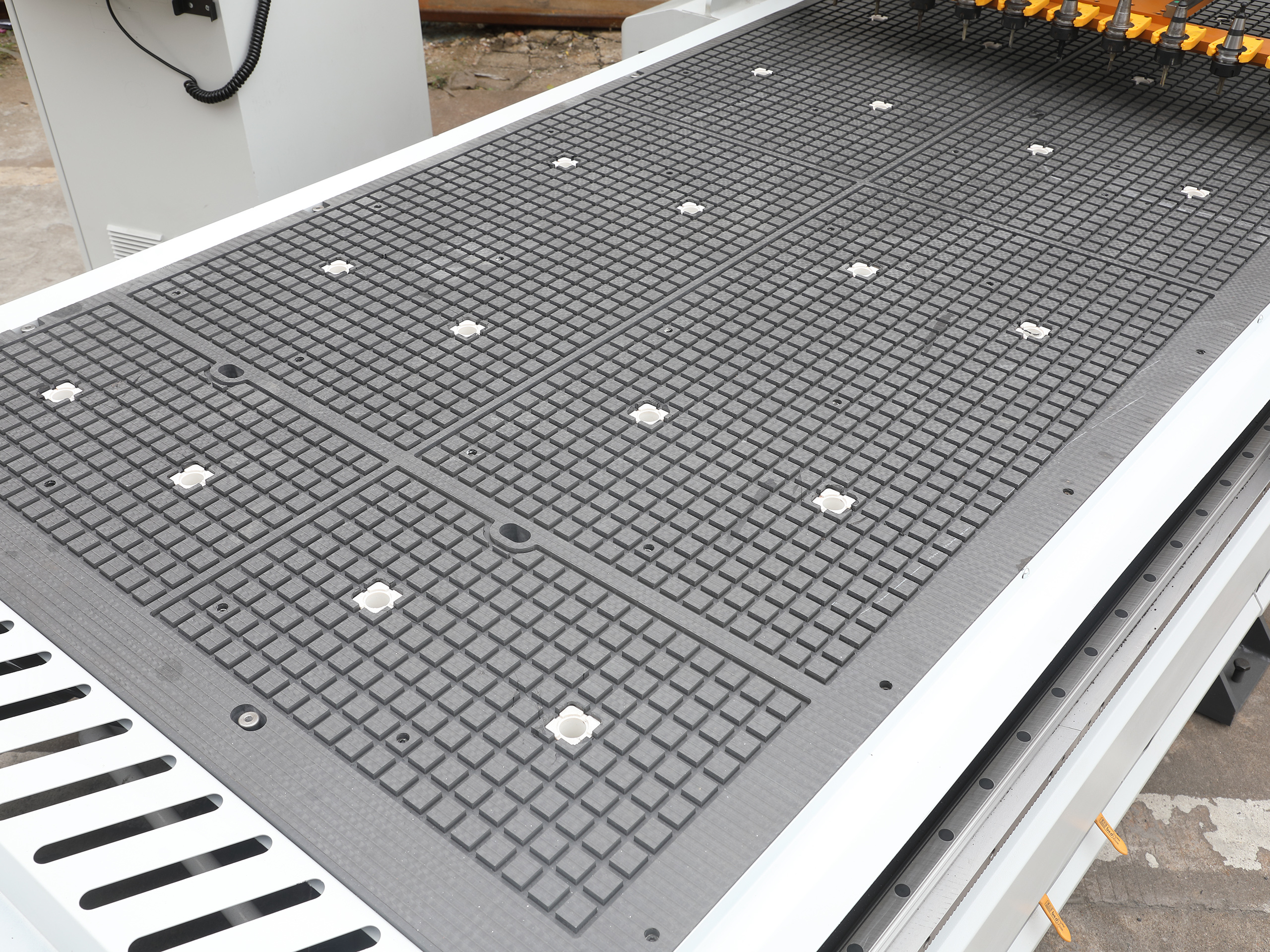 HK4 7-zone vacuum table detail