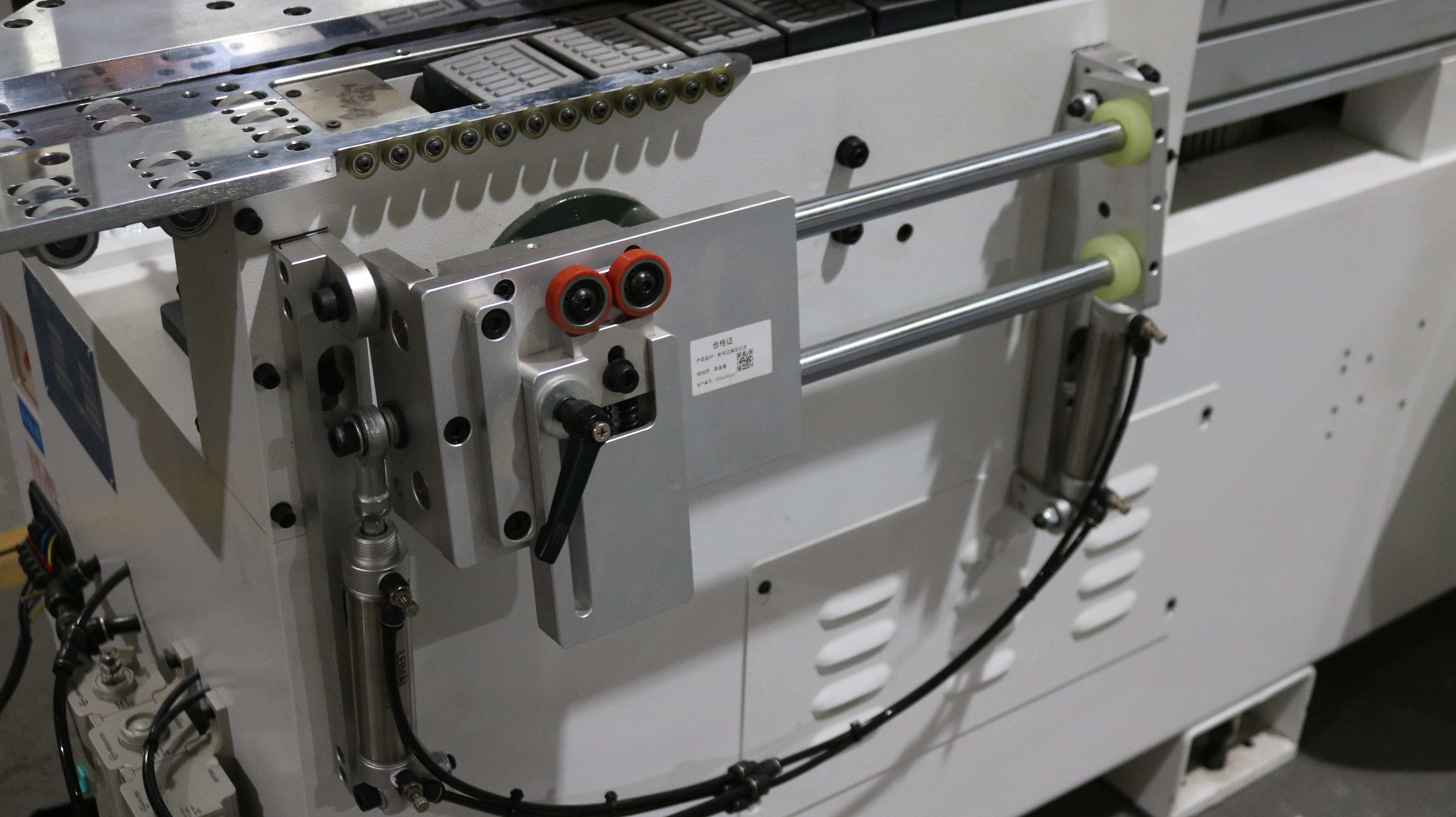HK--630 Narrow-Board Auxiliary Feeding