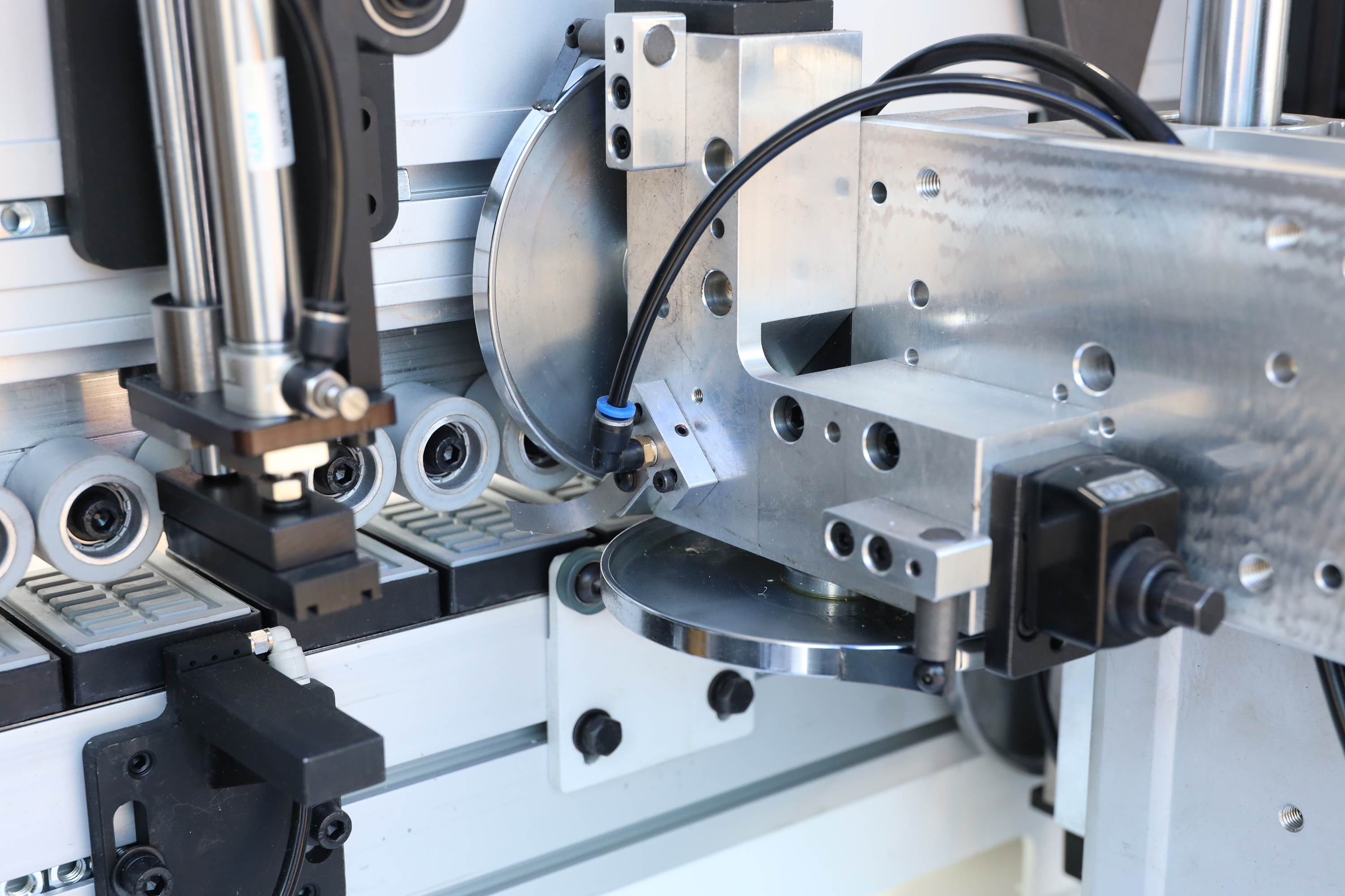 HK--630 Glue Thread Cutting Device