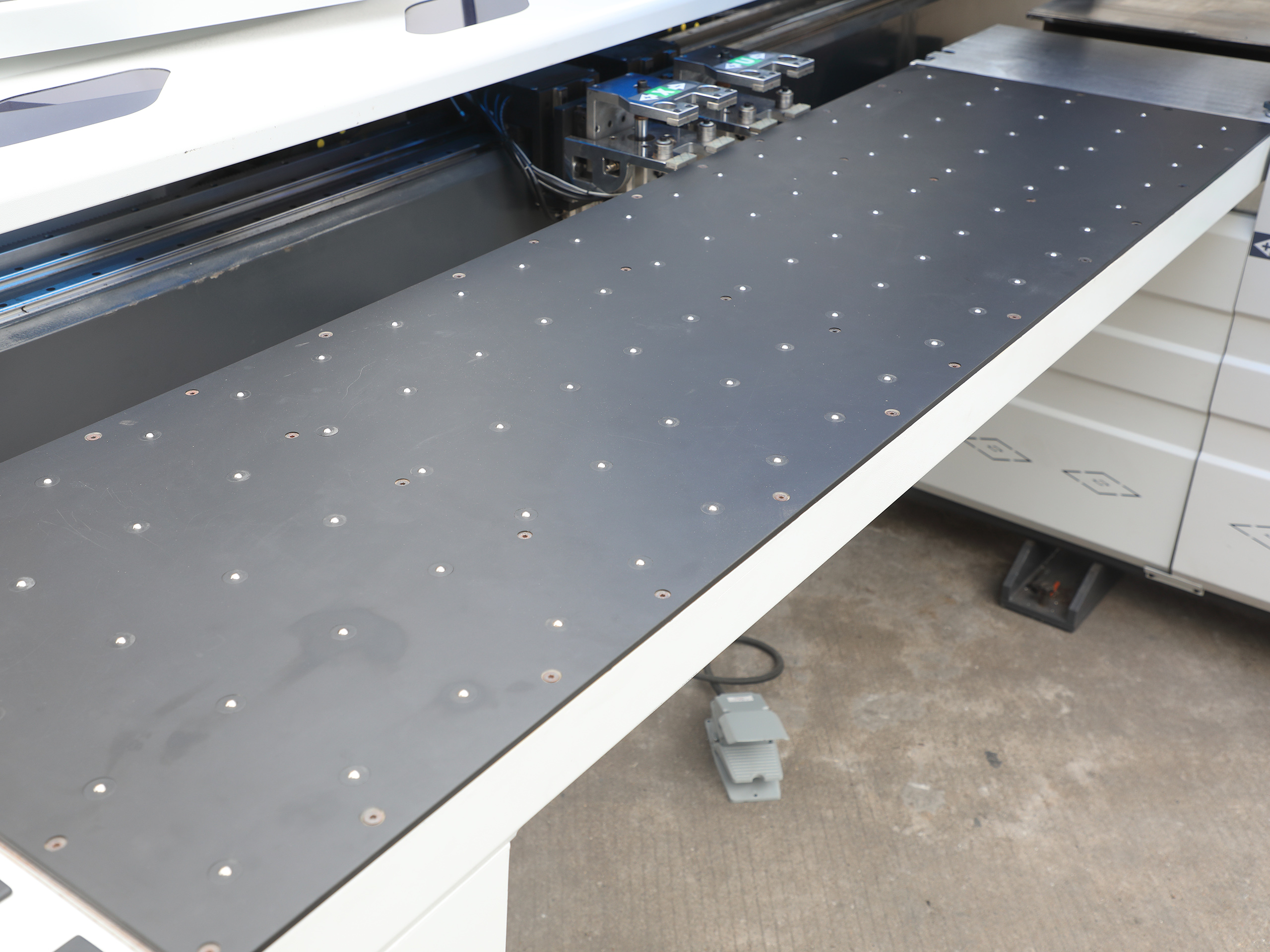 HK612B Six-Sided CNC Drilling Machine Feeding / Positioning